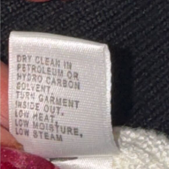 Women’s ST. JOHN Wool & Cashmere blend round neck black & white Sweater medium - Picture 8 of 9